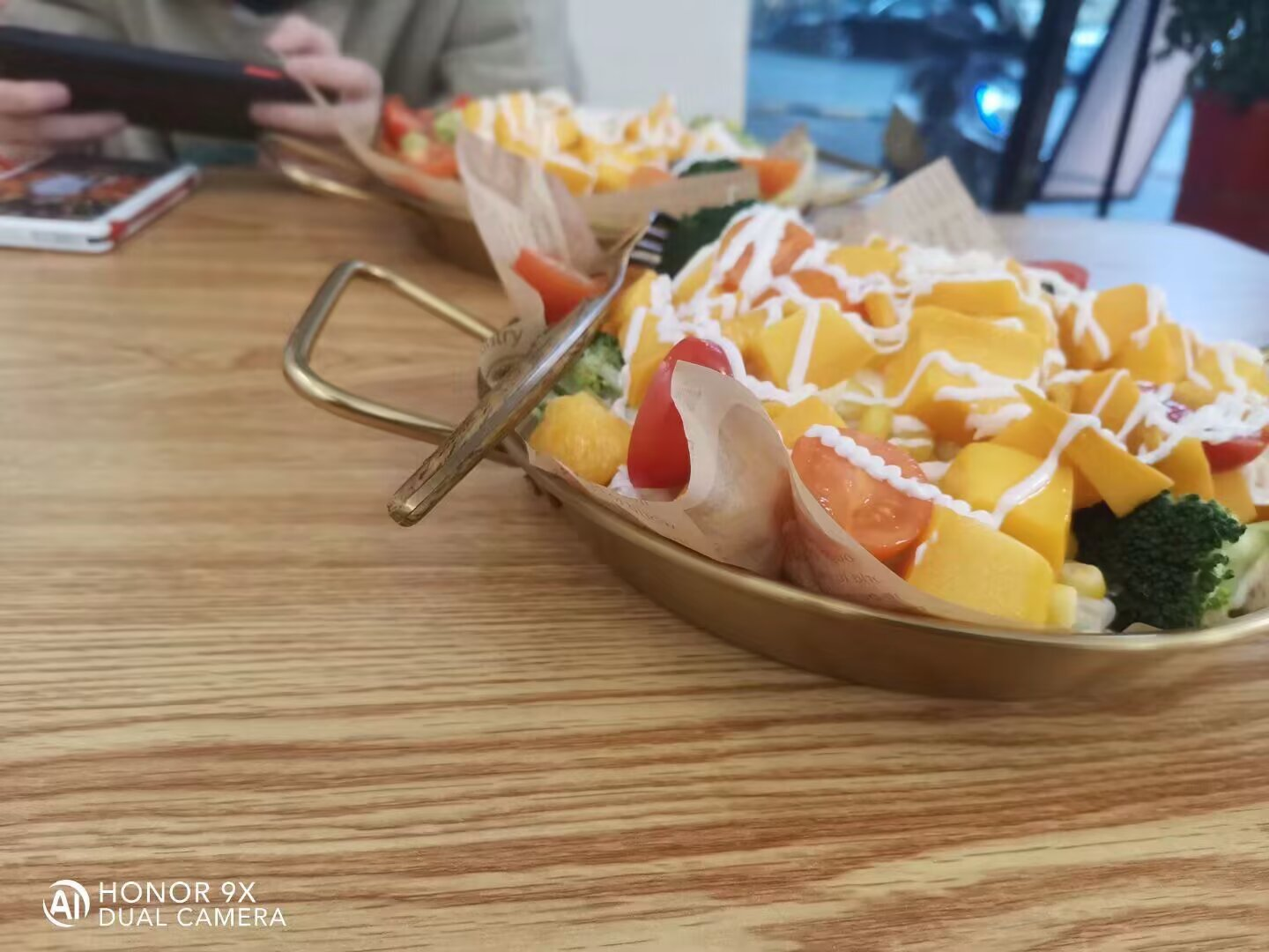 认识一个17级的学姐请我吃水果沙拉,还是第一次吃,这个假请的很值