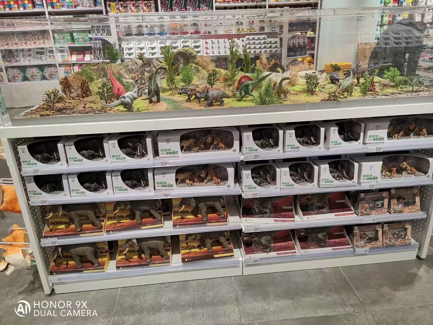 精品店看到的小恐龙